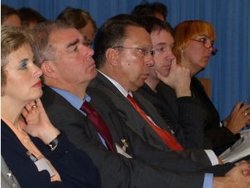 Bundestags- und Landtagsabgeordnete beim Fachtag im September 2006 in Neuruppin (Foto: Aktionsbündnis)