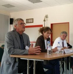 Wolfram Hülsemann (li.) mit Anna Spangenberg (Aktionsbündnis) und dem Rheinsberger Bürgermeister Manfred Richter (Foto: Aktionsbündnis)