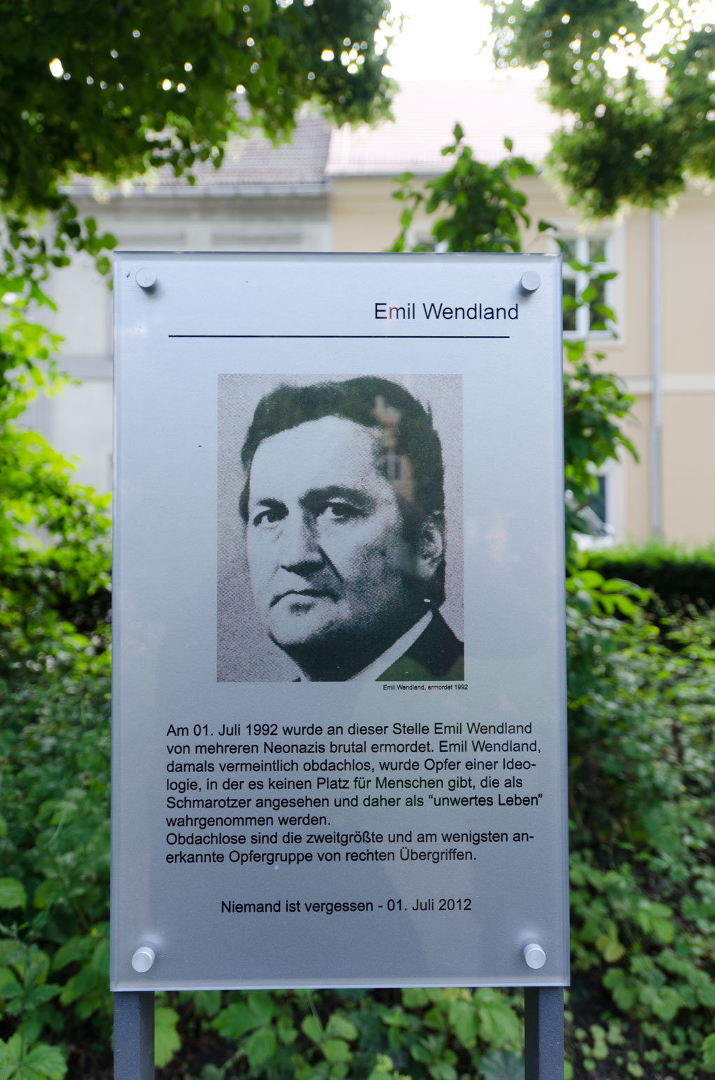 Gedenktafel für Emil Wendland in Neuruppin: »Niemand ist vergessen!« (Foto: Opferperspektive)