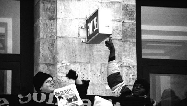 Flüchtlinge: Polizeikontrollen nach Hautfarbe? (Foto: Umbruch Bildarchiv)