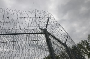 Zaun am Abschiebegefängnis in Eisenhüttenstadt (Foto: Christoph Schulze)