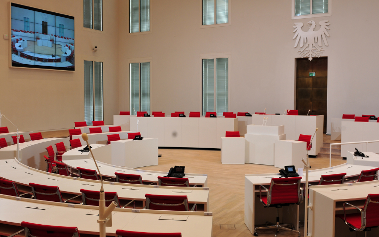 Innenraum eines Landtags ohne Personen