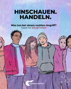 Zu sehen ist eine Gruppe junger Menschen, die eng beisammen steht. Sie halten sich im Arm und stehen solidarisch zusammen.